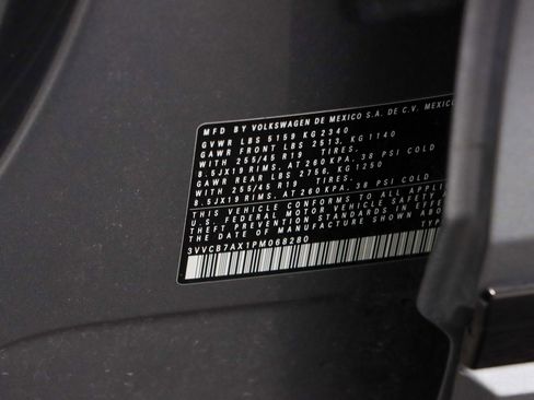 Used 2023 Volkswagen Tiguan SE R-Line image 34