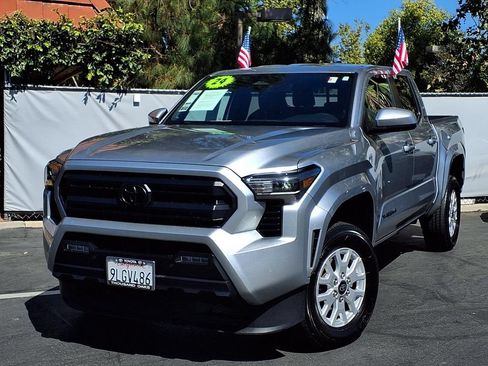 Certified 2024 Toyota Tacoma SR5 AWD/4WD image 31