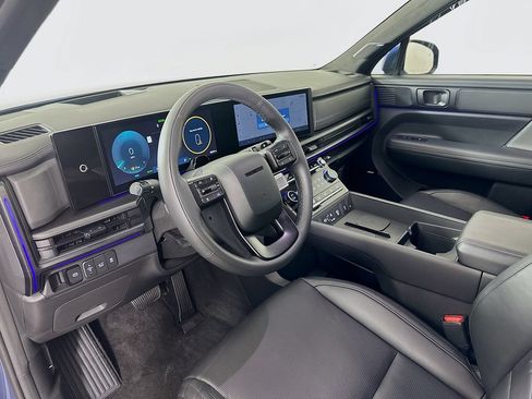Used 2025 Hyundai Santa Fe Calligraphy AWD/4WD image 9