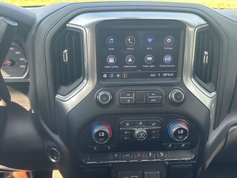 Used 2022 Chevrolet Silverado 1500 LT AWD/4WD image 13