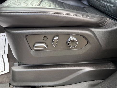 Used 2022 Cadillac Escalade Sport Platinum image 46