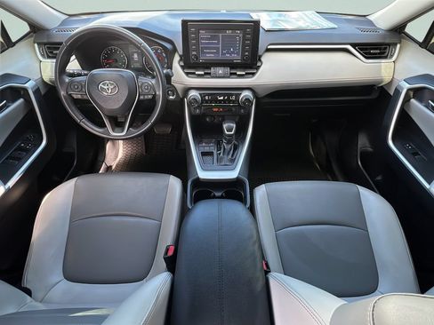 Used 2020 Toyota RAV4 XLE Premium FWD image 11