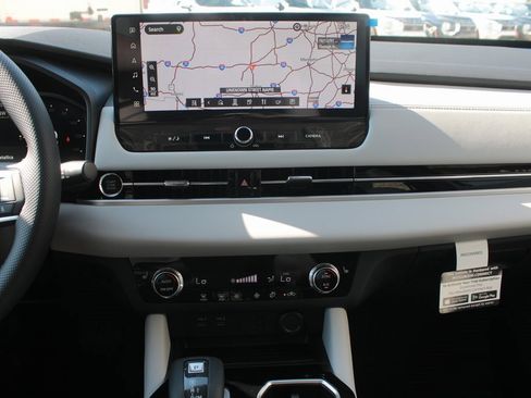 New 2025 Mitsubishi Outlander SE image 18