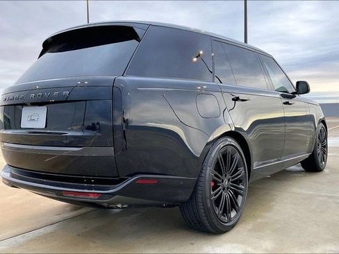 Used 2025 Land Rover Range Rover Long Wheelbase SE image 4