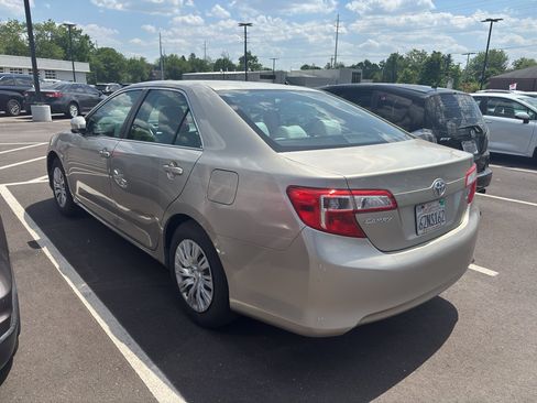 Used 2013 Toyota Camry LE FWD image 4