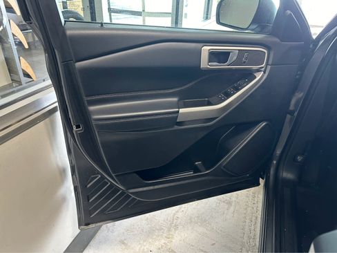Used 2023 Ford Explorer XLT image 15