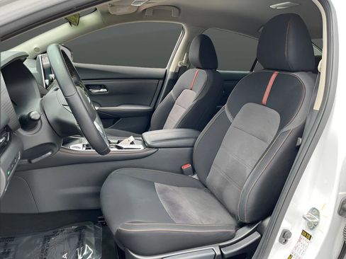 Used 2022 Nissan Sentra SR w/ Lighting Package FWD image 12