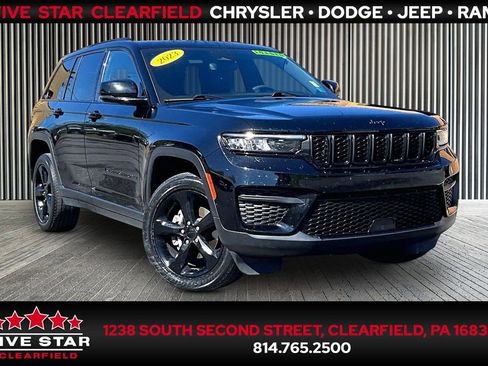 Used 2023 Jeep Grand Cherokee Altitude AWD/4WD image 1