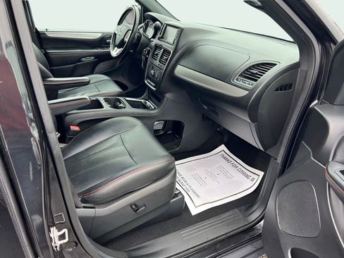 Used 2019 Dodge Grand Caravan GT FWD image 17