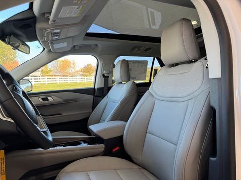 New 2026 Ford Explorer Active w/ Active Comfort Package image 4