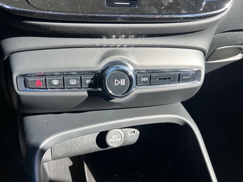 New 2026 Volvo XC40 B5 Core w/ Protection Package Premier image 9