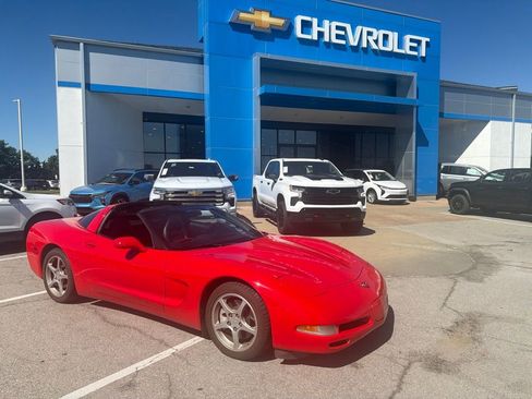 Used 2004 Chevrolet Corvette Coupe RWD image 3