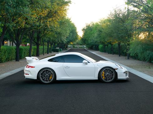 Used 2015 Porsche 911 GT3 RWD image 4