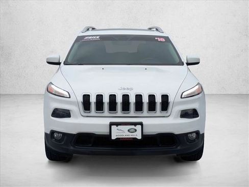 Used 2018 Jeep Cherokee Latitude Plus w/ Comfort/Convenience Group image 2