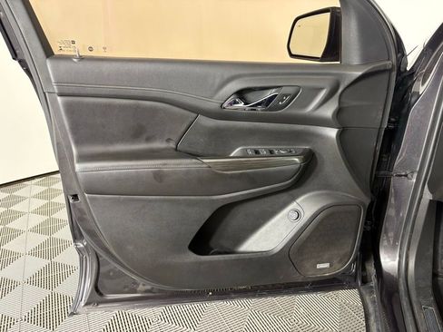 Used 2019 GMC Acadia SLT FWD image 16