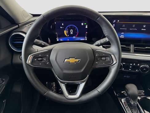 Used 2025 Chevrolet Trax LT w/ Driver Confidence Package FWD image 11