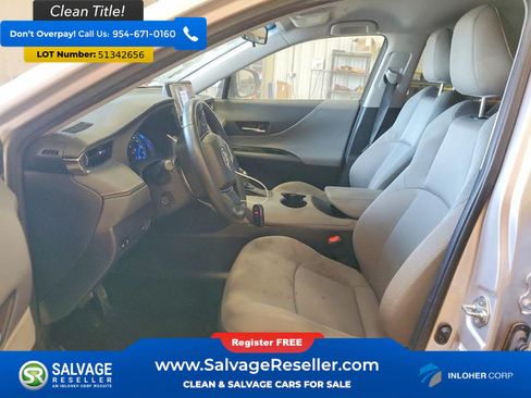 Used 2024 Toyota Venza LE AWD/4WD image 9