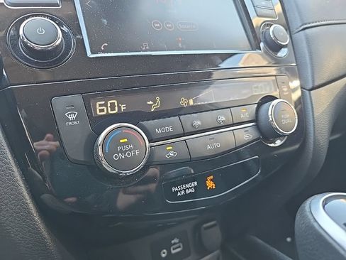 Used 2020 Nissan Rogue SV AWD/4WD image 23