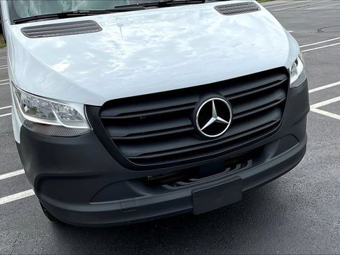 Used 2025 Mercedes-Benz Sprinter 2500 image 27