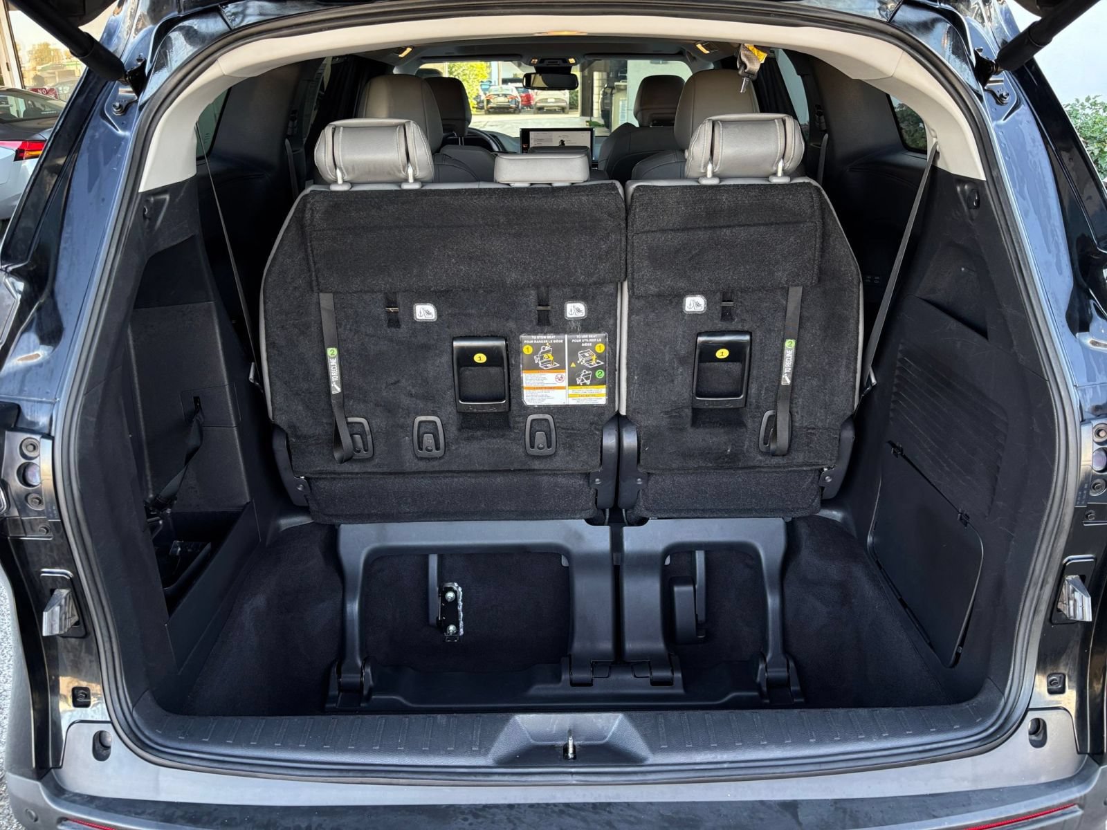 Used 2025 Toyota Sienna XLE FWD image 33
