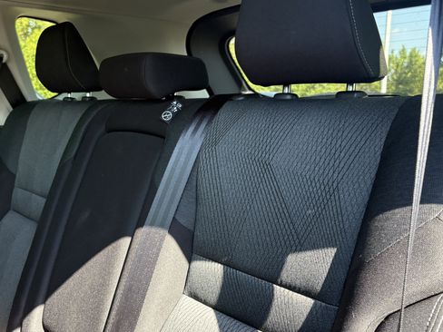 Used 2024 Nissan Rogue SV image 31