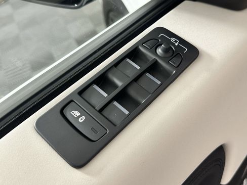 Used 2024 Land Rover Discovery Sport S image 20