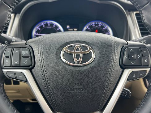 Certified 2019 Toyota Highlander XLE image 29