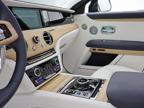 Used 2025 Rolls-Royce Ghost AWD/4WD image 47