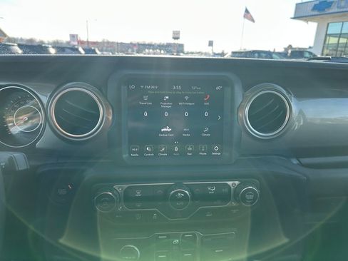 Used 2023 Jeep Gladiator Overland image 23