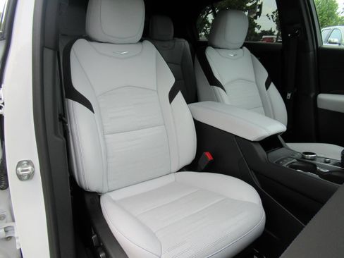 Certified 2025 Cadillac XT4 Sport AWD/4WD image 10