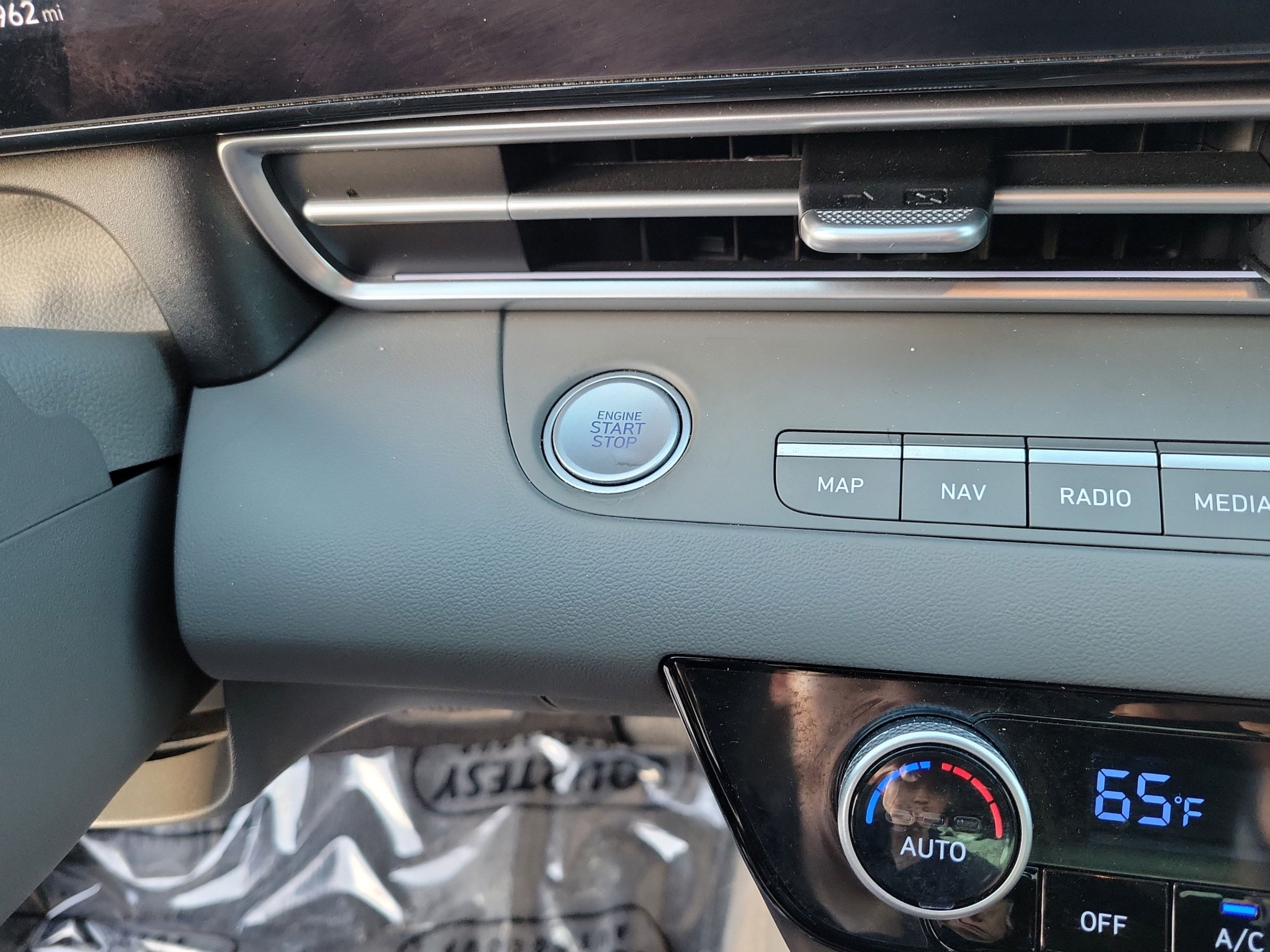 Used 2024 Hyundai Elantra SEL FWD image 21
