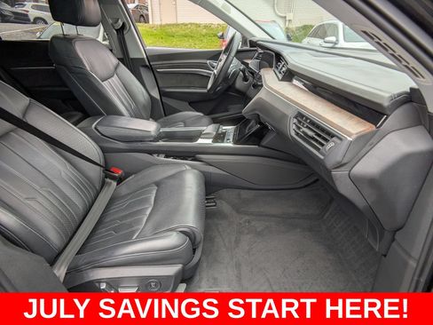 Used 2019 Audi e-tron Prestige w/ Prestige Package AWD/4WD image 16