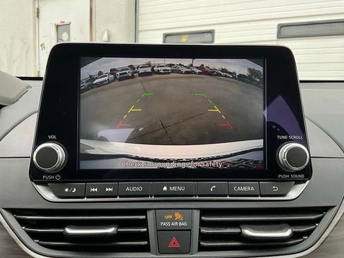 Used 2025 Nissan Altima 2.5 SV image 30