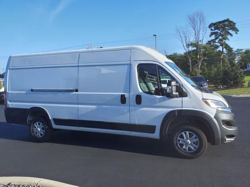 Used 2024 RAM ProMaster 3500 w/ Quick Order Package 22G SLT FWD image 4