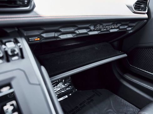 Used 2021 Lamborghini Huracan EVO RWD image 72