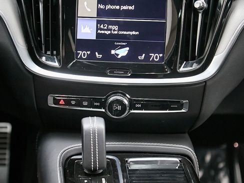 Certified 2022 Volvo S60 T8 R-Design image 28