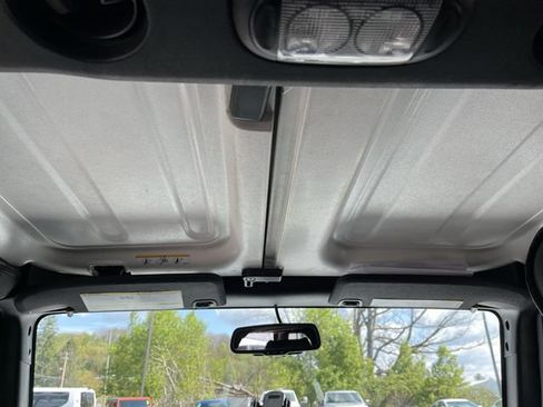 Used 2017 Jeep Wrangler Unlimited Sport AWD/4WD image 17