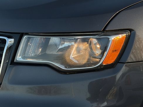 Used 2018 Jeep Grand Cherokee Limited w/ Trailer Tow Group IV image 9