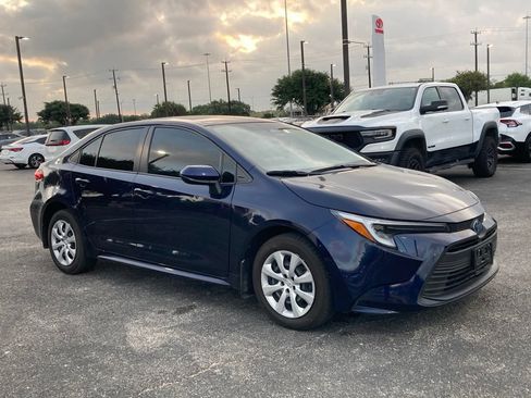 Used 2025 Toyota Corolla LE FWD image 3