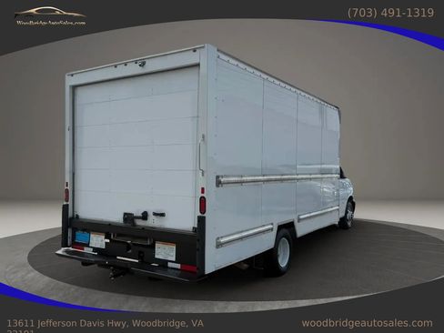Used 2021 GMC Savana 3500 Extended w/ Power Convenience Package RWD image 4
