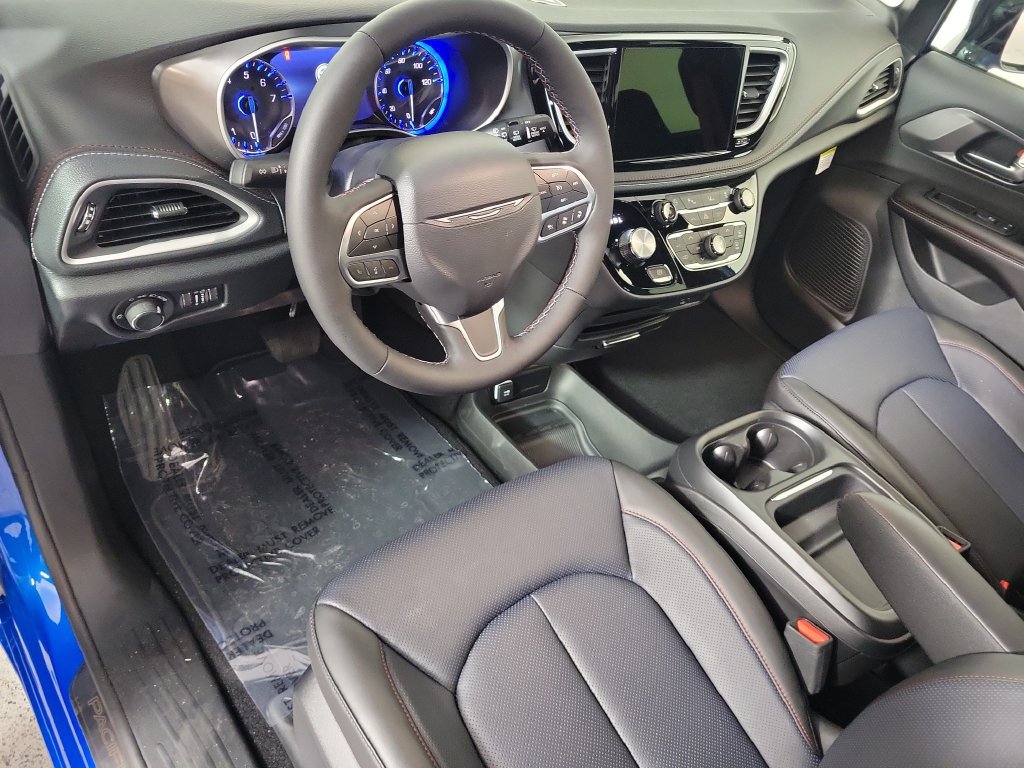 New 2027 Chrysler Pacifica Select FWD image 11