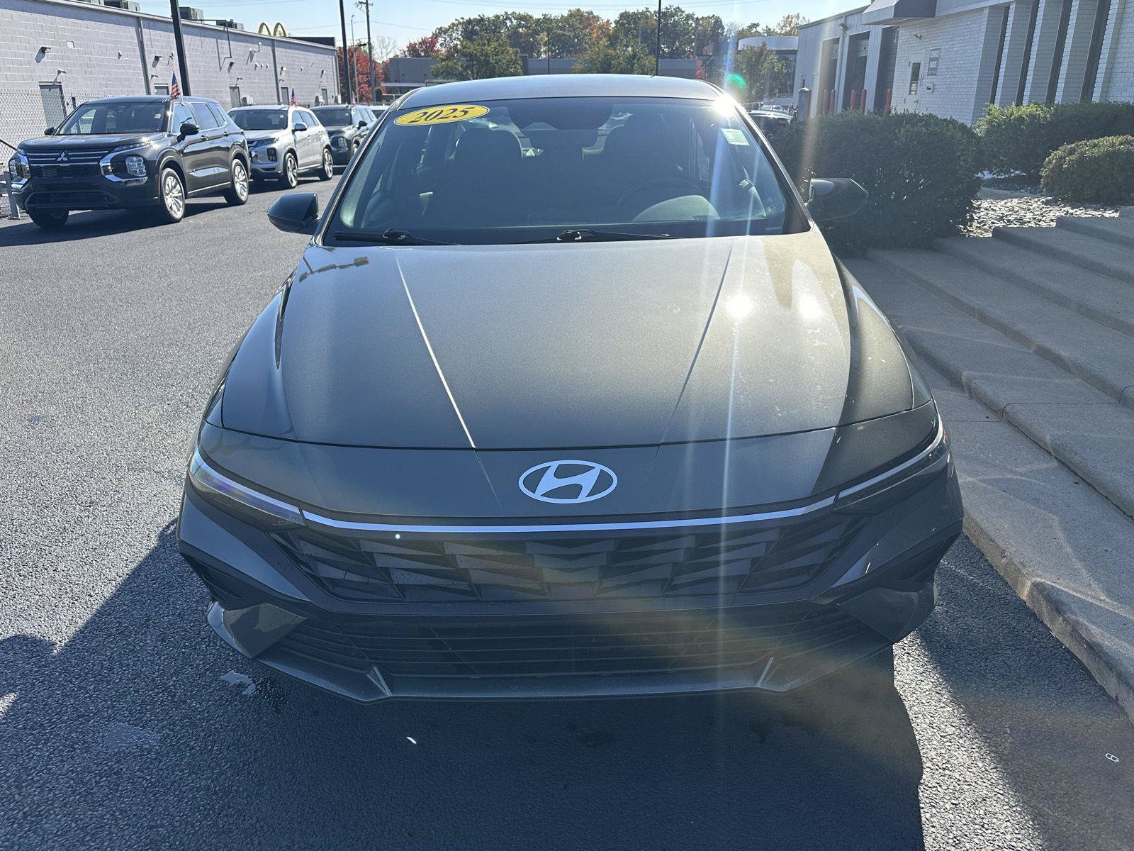 Used 2025 Hyundai Elantra Sport FWD image 4