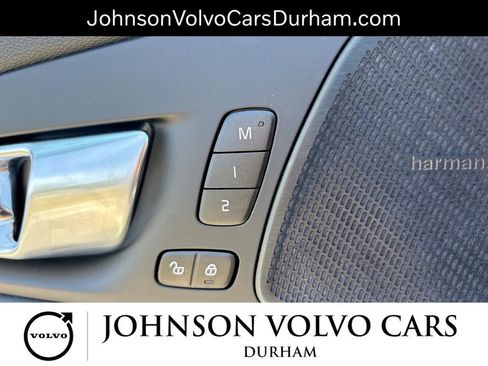 Used 2023 Volvo XC60 B5 Plus AWD/4WD image 24