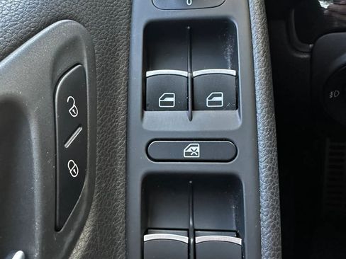 Used 2012 Volkswagen GTI 4-Door image 36