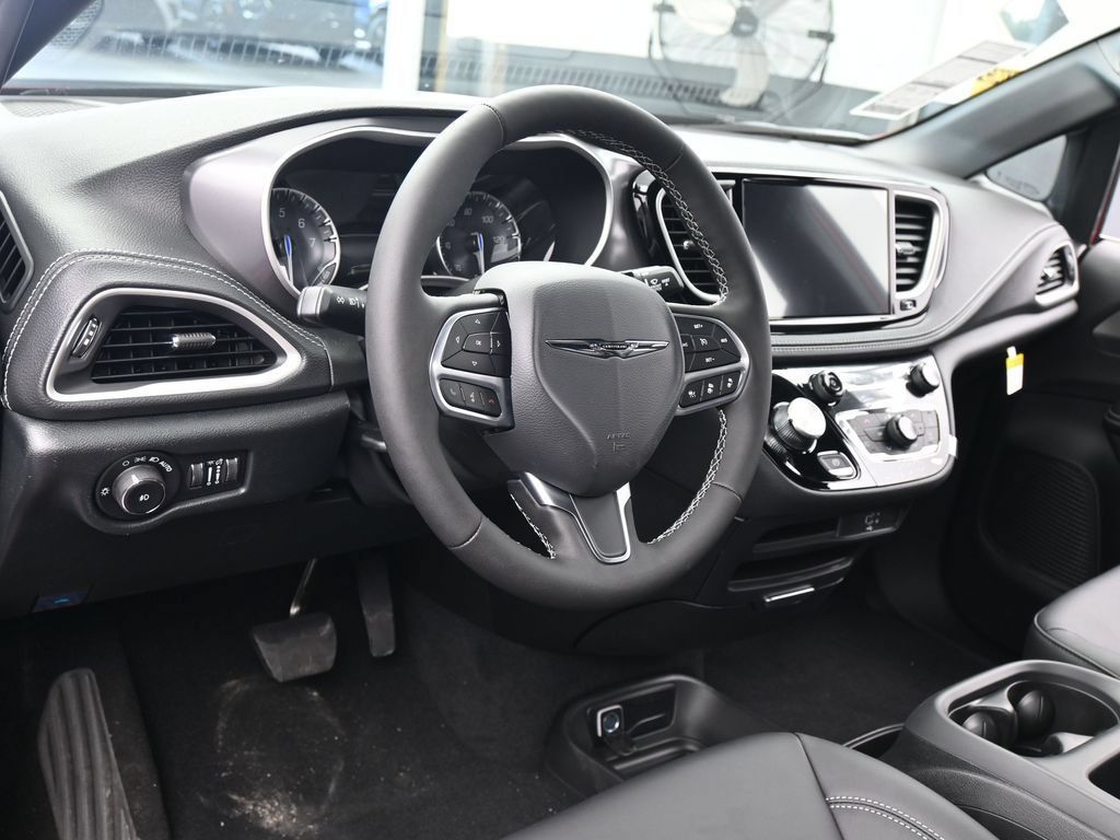 New 2026 Chrysler Pacifica Select FWD image 13