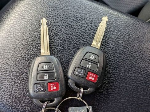 Used 2016 Toyota RAV4 XLE image 27