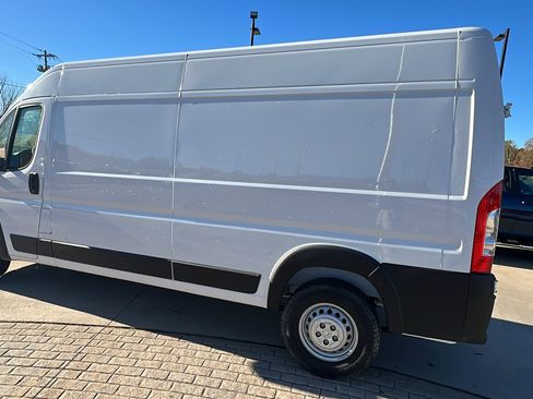 Used 2025 RAM ProMaster 2500 w/ Convenience Group image 10