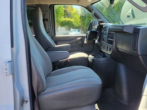 Used 2020 Chevrolet Express 2500 LT w/ LT Preferred Equipment Group RWD image 19