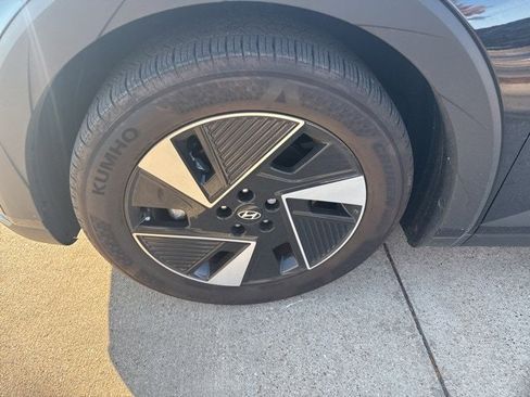 Used 2025 Hyundai Ioniq 5 SE image 5