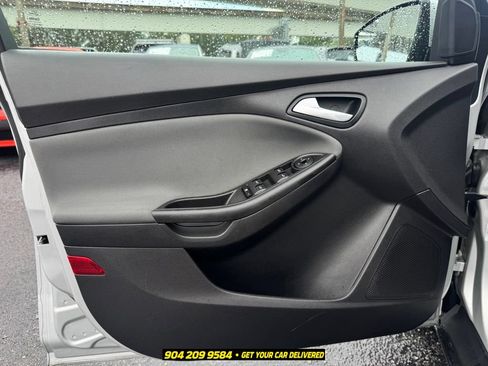 Used 2014 Ford Focus SE FWD image 21